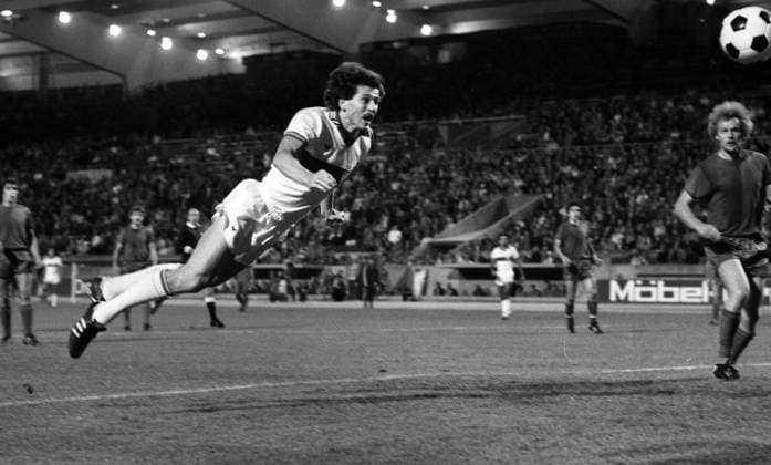 27.09.78 VfB Stuttgart - FC Basel Deutschland, Stuttgart, 27.09.1978, Fussball, UEFA-Cup, VfB Stuttgart - FC Basel (4:1): Walter Kelsch (VfB Stuttgart); Tor 1:0 Kelsch. *** 27 09 78 VfB Stuttgart FC Basel Germany, Stuttgart, 27 09 1978, Football, UEFA Cup, VfB Stuttgart FC Basel 4 1 Walter Kelsch VfB Stuttgart Goal 1 0 Kelsch