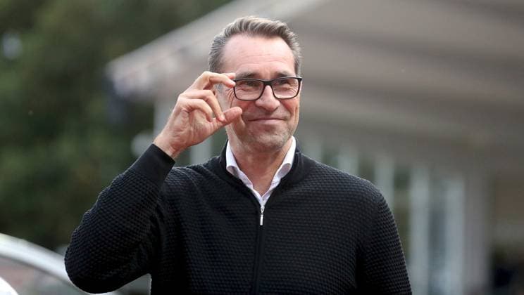 16 09 2025, xmrx, Herren, Fußball, Saison 2025 2026, 3 Liga, 6 Spieltag 1 FC Schweinfurt 05 MSV Duisburg v li Geschaeftsfuehrer Michael Preetz MSV Duisburg lacht, lachend, lächeln, Freude, Einzelbild Schweinfurt Riedel Bau Arena im Sachs Stadion Bayern Deutschland