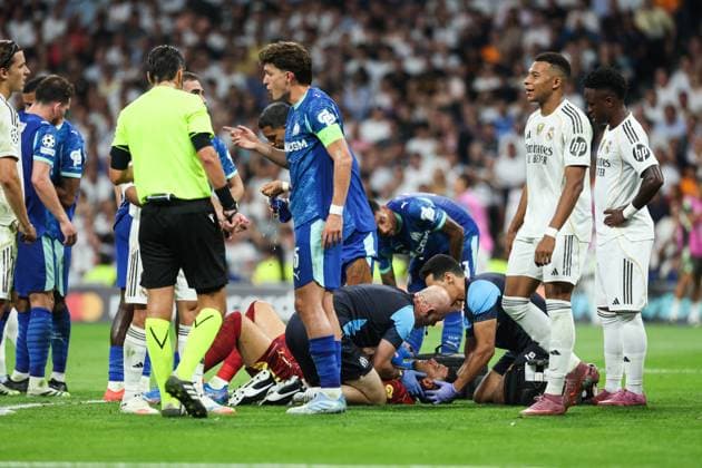 September 16, 2025, Madrid, Madrid, Spain: Geronimo Rulli of Olympique de Marseille hurts during the UEFA Champions League 2025 26 League Phase MD1 match between Real Madrid C.F. and Olympique de Marseille at Estadio Santiago Bernabeu on September 16, 2025 in Madrid, Spain. Madrid Spain - ZUMAa181 20250916_zaa_a181_286 Copyright: xIrinaxR.xHipolitox