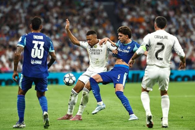 (L-R) Kylian Mbappe (Real), Leonardo Balerdi (Marseille), SEPTEMBER 16, 2025 - Football Soccer : UEFA Champions League league phase match day 1 between Real Madrid CF - Olympique de Marseille at the Estadio Santiago Bernabeu in Madrid, Spain. Noxthirdxpartyxsales  aflo_303709704