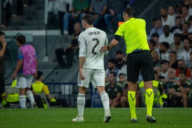 September 16, 2025, Madrid, Spain: Dani Carvajal (2), Real Madrid player, receives a yellow card from the match referee during the UEFA Champions League match between Real Madrid CF and Olympique de Marseille at the Santiago BernabÃ u. Final Score; Real Madrid 2 - 1 Olympique de Marseille Madrid Spain - ZUMAs197 20250916_aaa_s197_398 Copyright: xDavidxCanalesx
