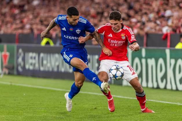 September 16, 2025, Lisbon, Portugal: Pedro Bicalho (L) of Qarabag FK and Georgiy Sudakov (R) of SL Benfica seen in action during the UEFA Champions League Matchday 1 between SL Benfica and Qarabag FK at Estadio da Luz Stadium. Final score SL Benfica 2 : 3 Qarabag FK Lisbon Portugal - ZUMAs197 20250916_aaa_s197_493 Copyright: xHugoxAmaralx