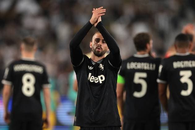 Turin, Italy, 16th September 2025. Edon Zhegrova of Juventus applauds the fans following the final whistle of the Juventus vs Borussia Dortmund UEFA Champions League match at Allianz Stadium, Turin. Picture credit should read: Jonathan Moscrop Sportimage EDITORIAL USE ONLY. No use with unauthorised audio, video, data, fixture lists, club league logos or live services. Online in-match use limited to 120 images, no video emulation. No use in betting, games or single club league player publications. SPI_105_JM_JUVE_BORUSSIA_ SPI-4122-0105