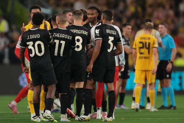 Turin, Italy, 16th September 2025. Juventus players react following the final whistle of the Juventus vs Borussia Dortmund UEFA Champions League match at Allianz Stadium, Turin. Picture credit should read: Jonathan Moscrop Sportimage EDITORIAL USE ONLY. No use with unauthorised audio, video, data, fixture lists, club league logos or live services. Online in-match use limited to 120 images, no video emulation. No use in betting, games or single club league player publications. SPI_149_JM_JUVE_BORUSSIA_ SPI-4122-0149