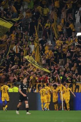 Turin, Italy, 16th September 2025. Felix Nmecha of Borussia Dortmund celebrates with team mates after scoring to give the side a 2-1 lead during the Juventus vs Borussia Dortmund UEFA Champions League match at Allianz Stadium, Turin. Picture credit should read: Jonathan Moscrop Sportimage EDITORIAL USE ONLY. No use with unauthorised audio, video, data, fixture lists, club league logos or live services. Online in-match use limited to 120 images, no video emulation. No use in betting, games or single club league player publications. SPI_151_JM_JUVE_BORUSSIA_ SPI-4122-0151