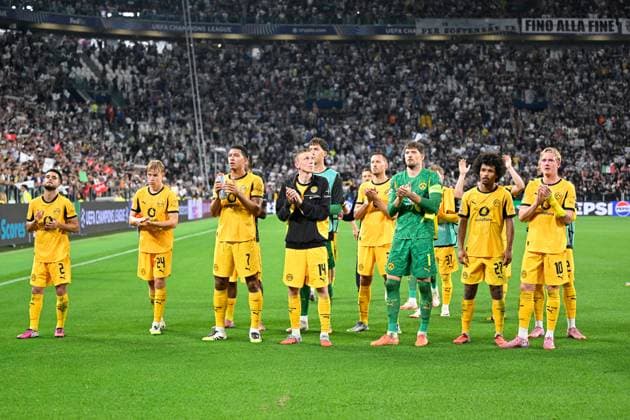 Turin, Allianz Stadium, 16 09 25, ITA, Men, UEFA Champions Leaugue, Season 2025 2026, Juventus Turin Borussia Dortmund picture players from Dortmund dissatisfied, disappointed, dejected, frustrated, sad in front of Fankurve, Fans, Fanblock UEFA regulations prohibit any use of photographs as image sequences and or quasi video Piedmont Italy
