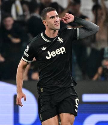 (250917) -- TURIN, Sept. 17, 2025 -- Juventus Dusan Vlahovic celebrates his goal during the first round match of UEFA Champions League between Juventus and Borussia Dortmund in Turin, Italy, Sept. 16, 2025. (SP)ITALY-TURIN-FOOTBALL-UEFA CHAMPIONS LEAGUE-JUVENTUS VS DORTMUND LixJing 