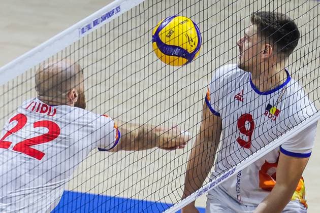 (250917) -- QUEZON CITY, Sept. 17, 2025 -- Stefan Lupu (L) and Robert Adrian Aciobanitei of Romania compete during the pool B match between Qatar and Romania at the FIVB Men s World Championship, WM, Weltmeisterschaft 2025 in Quezon City, the Philippines, on Sept. 17, 2025. ) (SP)THE PHILIPPINES-QUEZON CITY-VOLLEYBALL-FIVB MEN S WORLD CHAMPIONSHIP 2025-ROU VS QAT RouellexUmali 