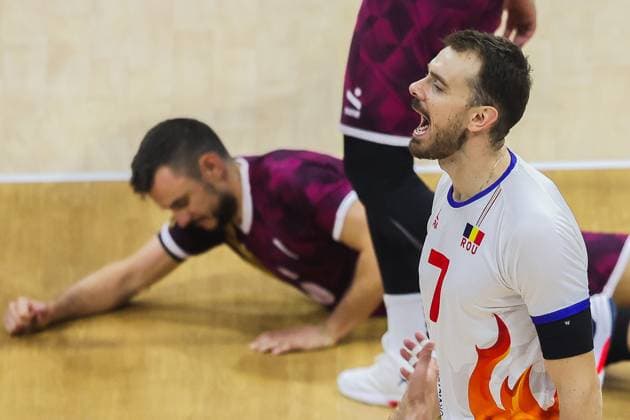 (250917) -- QUEZON CITY, Sept. 17, 2025 -- Rares Balean (front) of Romania reacts after scoring a point during the pool B match between Qatar and Romania at the FIVB Men s World Championship, WM, Weltmeisterschaft 2025 in Quezon City, the Philippines, on Sept. 17, 2025. ) (SP)THE PHILIPPINES-QUEZON CITY-VOLLEYBALL-FIVB MEN S WORLD CHAMPIONSHIP 2025-ROU VS QAT RouellexUmali 