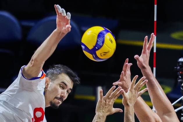 (250917) -- QUEZON CITY, Sept. 17, 2025 -- Christian-Daniel Chitigoi of Romania spikes the ball during the pool B match between Qatar and Romania at the FIVB Men s World Championship, WM, Weltmeisterschaft 2025 in Quezon City, the Philippines, on Sept. 17, 2025. ) (SP)THE PHILIPPINES-QUEZON CITY-VOLLEYBALL-FIVB MEN S WORLD CHAMPIONSHIP 2025-ROU VS QAT RouellexUmali 