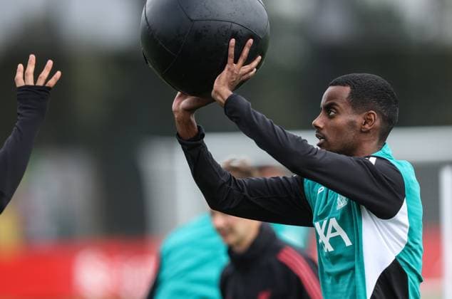 Liverpool Training Alexander Isak 16.9.2025. Liverpool Champions League training, Axa Training Centre, Kirkby, Liverpool. Times Photographer Bradley Ormesher. Alexander Isak in training with team and Arne Slot  Copyright: xBradleyxOrmesherx NINTCHDBPICT001023855910