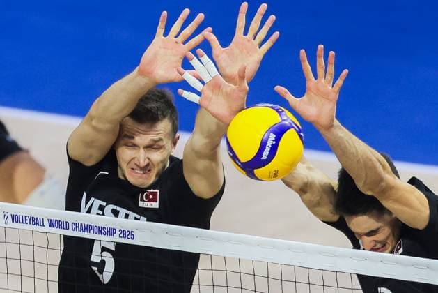(250917) -- QUEZON CITY, Sept. 17, 2025 -- Marko Matic (L) and Ramazan Efe Mandiraci of T¨¹rkiye try to block the ball during the pool G match between T¨¹rkiye and Canada at the FIVB Men s World Championship, WM, Weltmeisterschaft 2025 in Quezon City, the Philippines, on Sept. 17, 2025. ) (SP)THE PHILIPPINES-QUEZON CITY-FIVB MEN S WORLD CHAMPIONSHIP 2025-CAN VS TUR RouellexUmali 