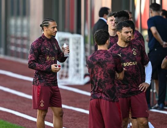 Ahead of UEFA Champions League: Eintracht Frankfurt v Galatasaray ISTANBUL, TURKIYE - SEPTEMBER 17: Leroy Sane (L) of Galatasaray attends training session at Metin Oktay Facilities in Istanbul, Turkiye on September 17, 2025, ahead of UEFA Champions League football match between Eintracht Frankfurt and Galatasaray to be held at Deutsche Bank Park, in Frankfurt, Germany. Abdullah Guclu Anadolu Istanbul Turkey. Editorial use only. Please get in touch for any other usage.  Copyright: x2025xAnadoluxAbdullahxGuclux