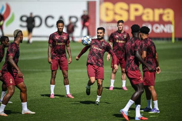Ahead of UEFA Champions League: Eintracht Frankfurt v Galatasaray ISTANBUL, TURKIYE - SEPTEMBER 17: Ilkay Gundogan (C) of Galatasaray attends training session at Metin Oktay Facilities in Istanbul, Turkiye on September 17, 2025, ahead of UEFA Champions League football match between Eintracht Frankfurt and Galatasaray to be held at Deutsche Bank Park, in Frankfurt, Germany. Abdullah Guclu Anadolu Istanbul Turkey. Editorial use only. Please get in touch for any other usage.  Copyright: x2025xAnadoluxAbdullahxGuclux