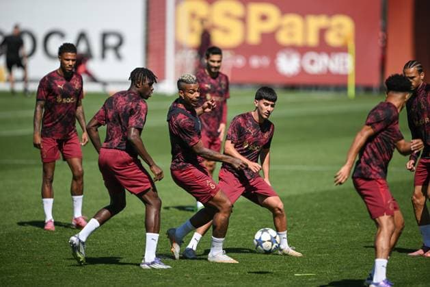 Ahead of UEFA Champions League: Eintracht Frankfurt v Galatasaray ISTANBUL, TURKIYE - SEPTEMBER 17: Mario Lemina (C) of Galatasaray attends training session at Metin Oktay Facilities in Istanbul, Turkiye on September 17, 2025, ahead of UEFA Champions League football match between Eintracht Frankfurt and Galatasaray to be held at Deutsche Bank Park, in Frankfurt, Germany. Abdullah Guclu Anadolu Istanbul Turkey. Editorial use only. Please get in touch for any other usage.  Copyright: x2025xAnadoluxAbdullahxGuclux