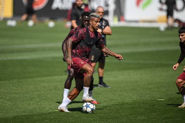 Ahead of UEFA Champions League: Eintracht Frankfurt v Galatasaray ISTANBUL, TURKIYE - SEPTEMBER 17: Mario Lemina (C) of Galatasaray attends training session at Metin Oktay Facilities in Istanbul, Turkiye on September 17, 2025, ahead of UEFA Champions League football match between Eintracht Frankfurt and Galatasaray to be held at Deutsche Bank Park, in Frankfurt, Germany. Abdullah Guclu Anadolu Istanbul Turkey. Editorial use only. Please get in touch for any other usage.  Copyright: x2025xAnadoluxAbdullahxGuclux