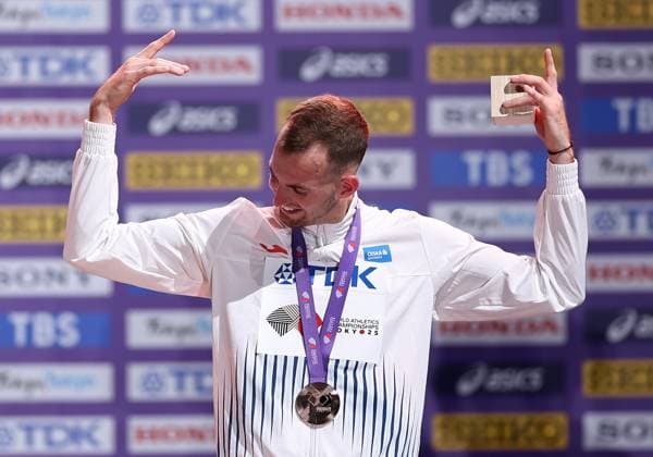 (250917) -- TOKYO, Sept. 17, 2025 -- Bronze medalist Jan Stefela of the Czech Republic is seen during the men s high jump awarding ceremony at the 2025 World Athletics Championships in Tokyo, Japan, Sept. 17, 2025. ) (SP)JAPAN-TOKYO-ATHLETICS-WORLD ATHLETICS CHAMPIONSHIPS-MEN S HIGH JUMP-AWARDING CEREMONY JiaxHaocheng 