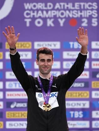 (250917) -- TOKYO, Sept. 17, 2025 -- Gold medalist Hamish Kerr of New Zealand is seen during the men s high jump awarding ceremony at the 2025 World Athletics Championships in Tokyo, Japan, Sept. 17, 2025. ) (SP)JAPAN-TOKYO-ATHLETICS-WORLD ATHLETICS CHAMPIONSHIPS-MEN S HIGH JUMP-AWARDING CEREMONY JiaxHaocheng 