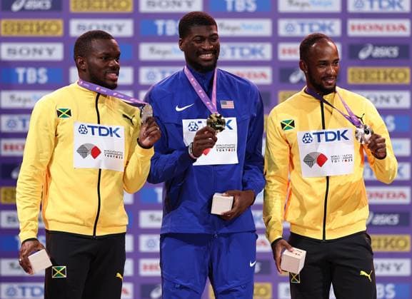 (250917) -- TOKYO, Sept. 17, 2025 -- Gold medalist Cordell Tinch (C) of The United States, silver medalist Orlando Bennett (L) of Jamaica and bronze medalist Tyler Mason of Jamaica pose during the men s 110m hurdles awarding ceremony at the 2025 World Athletics Championships in Tokyo, Japan, Sept. 17, 2025. ) (SP)JAPAN-TOKYO-ATHLETICS-WORLD ATHLETICS CHAMPIONSHIPS-MEN S 110M HURDLES-AWARDING CEREMONY JiaxHaocheng 