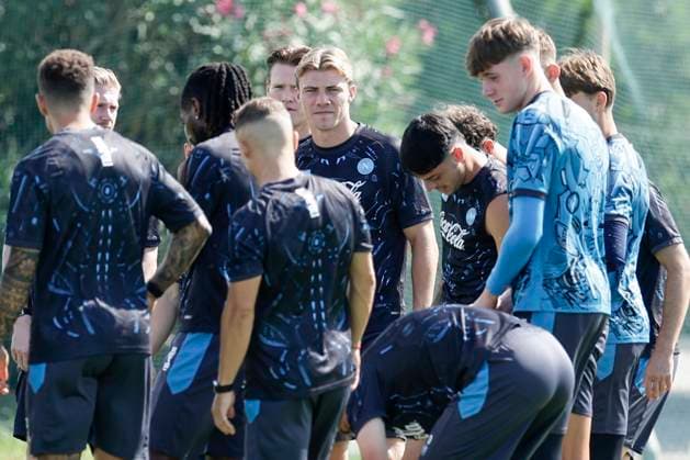 CL training session SSC Napoli Napoli s Danish forward Rasmus Hojlund looksduring a training session on the eve of the UEFA Champions League soccer match between Manchester City and SSC Napoli at SSC Napoli Training Center in Castelvolturno, Italy, 17 September 2025. _BPH1221 Copyright: xAntonioxBalascox