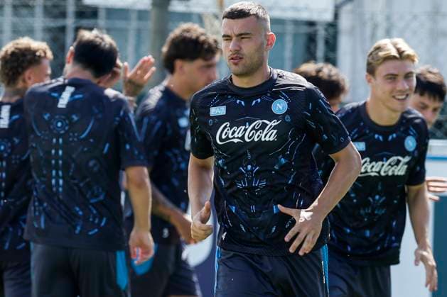 CL training session SSC Napoli during a training session on the eve of the UEFA Champions League soccer match between Manchester City and SSC Napoli at SSC Napoli Training Center in Castelvolturno, Italy, 17 September 2025. _BPH1397 Copyright: xAntonioxBalascox