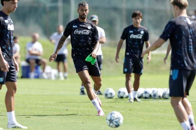 CL training session SSC Napoli Napoli s Italian defender Leonardo Spinazzola during a training session on the eve of the UEFA Champions League soccer match between Manchester City and SSC Napoli at SSC Napoli Training Center in Castelvolturno, Italy, 17 September 2025. _BPH1664 Copyright: xAntonioxBalascox