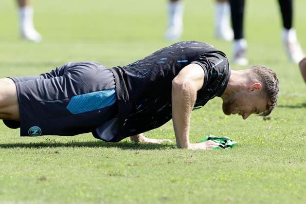 CL training session SSC Napoli Napoli s Dutch defender Sam Beukema during a training session on the eve of the UEFA Champions League soccer match between Manchester City and SSC Napoli at SSC Napoli Training Center in Castelvolturno, Italy, 17 September 2025. _BPH1832 Copyright: xAntonioxBalascox