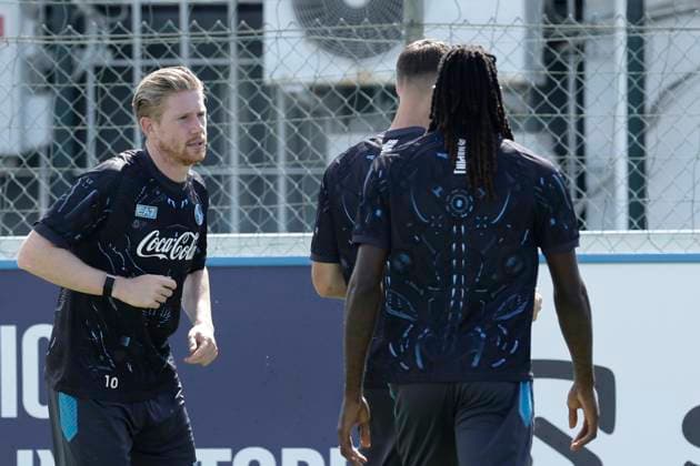 September 17, 2025, Castel Volturno, Napoli, Italy: Kevin De Bruyne of Napoli during a training session on the eve of the UEFA Champions League soccer match between Manchester City and SSC Napoli at SSC Napoli Training Center in Castelvolturno, Italy, 17 September 2025. Castel Volturno Italy - ZUMAl131 20250917_zsp_l131_004 Copyright: xCiroxDexLucax