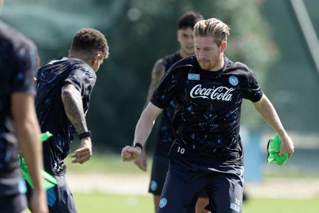 September 17, 2025, Castel Volturno, Napoli, Italy: Kevin De Bruyne of Napoli during a training session on the eve of the UEFA Champions League soccer match between Manchester City and SSC Napoli at SSC Napoli Training Center in Castelvolturno, Italy, 17 September 2025. Castel Volturno Italy - ZUMAl131 20250917_zsp_l131_017 Copyright: xCiroxDexLucax