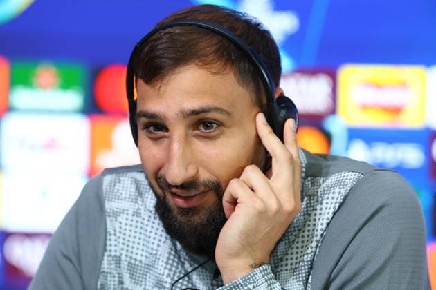 Manchester City Training Session And press conference, PK, Pressekonferenz - UEFA Champions League 2025 26 League Phase MD1 Gianluigi Donnarumma of Manchester City speaks with the media during a press conference ahead of the UEFA Champions League 2025 26 League Phase at Manchester City Football Academy in Manchester, England, on September 17, 2025. Manchester England  Copyright: xCiroxDexLucax originalFilename:deluca-gbrmanch250917_npXD9.jpg