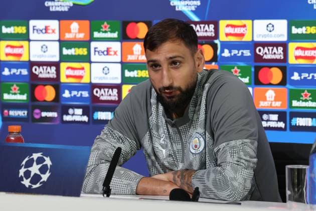 Manchester City Training Session And press conference, PK, Pressekonferenz - UEFA Champions League 2025 26 League Phase MD1 Gianluigi Donnarumma of Manchester City speaks with the media during a press conference ahead of the UEFA Champions League 2025 26 League Phase at Manchester City Football Academy in Manchester, England, on September 17, 2025. Manchester England  Copyright: xCiroxDexLucax originalFilename:deluca-gbrmanch250917_npXwk.jpg