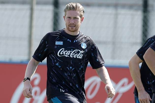SSC Napoli Training Session And press conference, PK, Pressekonferenz - UEFA Champions League 2025 26 League Phase MD1 Kevin De Bruyne of Napoli participates in a training session on the eve of the UEFA Champions League soccer match between Manchester City and SSC Napoli at SSC Napoli Training Center in Castelvolturno, Italy, on September 17, 2025. Castel Volturno Napoli Italy  Copyright: xCiroxDexLucax originalFilename:deluca-sscnapol250917_npWSn.jpg
