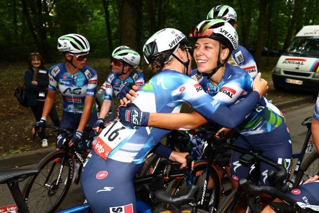 Belgian Shari Bossuyt celebrates with a teammate after winning the one day cycling race Grand Prix de Wallonie 2025 (128,7km), in Namur, on Wednesday 17 September 2025. DAVIDxPINTENS  x134520571x