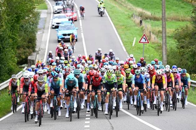 Grand Prix de Wallonie 2025 Cycling Race NAMUR, BELGIUM - SEPTEMBER 17 : illustration picture peloton during the 66th edition of Grand Prix de Wallonie an UCI ProSeries 1.Pro one day cycling road race for Men Elite of 187 km with start in Dison and finish in Citadelle de Namur on September 17, 2025 in Namur, Belgium, 17 09 2025 ( Motordriver Stefan Boone - Namur Belgium  Copyright: xVincentxKalutx