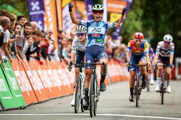 Belgian Shari Bossuyt celebrates as she crosses the finish line to win the one day cycling race Grand Prix de Wallonie 2025 (128,7km), in Namur, on Wednesday 17 September 2025. DAVIDxPINTENS  x134523093x
