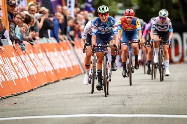 Belgian Shari Bossuyt celebrates as she crosses the finish line to win the one day cycling race Grand Prix de Wallonie 2025 (128,7km), in Namur, on Wednesday 17 September 2025. DAVIDxPINTENS  x134523141x