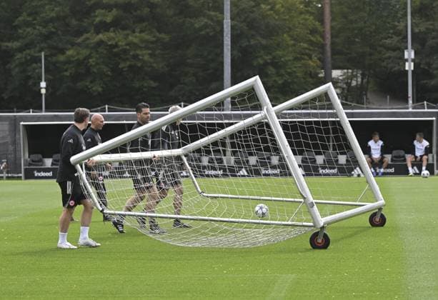 Ahead of UEFA Champions League: Eintracht Frankfurt v Galatasaray FRANKFURT, GERMANY - SEPTEMBER 17: Players of Eintracht Frankfurt attend training session at Deutsche Bank Park in Frankfurt, Germany on September 17, 2025, ahead of UEFA Champions League football match between Eintracht Frankfurt and Galatasaray. Halil Sagirkaya Anadolu Frankfurt Germany. Editorial use only. Please get in touch for any other usage.  Copyright: x2025xAnadoluxHalilxSagirkayax