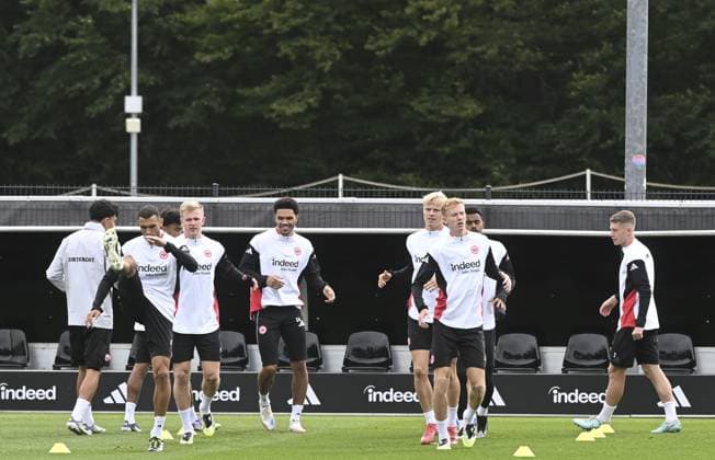 Ahead of UEFA Champions League: Eintracht Frankfurt v Galatasaray FRANKFURT, GERMANY - SEPTEMBER 17: Players of Eintracht Frankfurt attend training session at Deutsche Bank Park in Frankfurt, Germany on September 17, 2025, ahead of UEFA Champions League football match between Eintracht Frankfurt and Galatasaray. Halil Sagirkaya Anadolu Frankfurt Germany. Editorial use only. Please get in touch for any other usage.  Copyright: x2025xAnadoluxHalilxSagirkayax