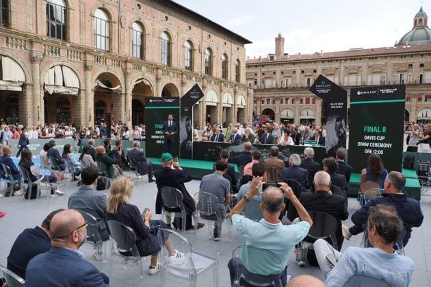 Bologna, Italia - Cronaca - 17 Settembre 2025 - sorteggio squadre per ottavi di finale coppa Davis in piazza Maggiore a Bologna - (Photo Michele Nucci LaPresse) News - Bologna, Italy - September 17, 2025 - Davis Cup Round of 16 draw in Piazza Maggiore, Bologna - (Photo Michele Nucci LaPresse)  Copyright: xMichelexNucci LaPressex