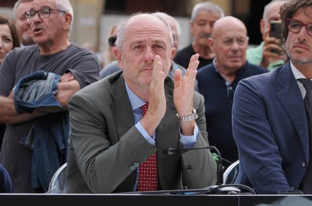 Bologna, Italia - Cronaca - 17 Settembre 2025 - sorteggio squadre per ottavi di finale coppa Davis in piazza Maggiore a Bologna - Angelo Binaghi presidente FITP - (Photo Michele Nucci LaPresse) News - Bologna, Italy - September 17, 2025 - Davis Cup Round of 16 draw in Piazza Maggiore, Bologna - (Photo Michele Nucci LaPresse)  Copyright: xMichelexNucci LaPressex