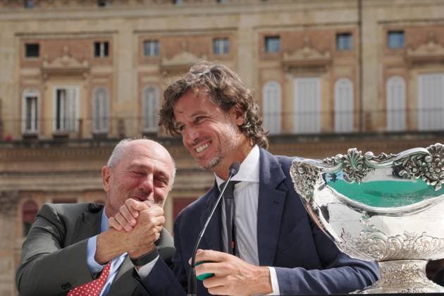 Bologna, Italia - Cronaca - 17 Settembre 2025 - sorteggio squadre per ottavi di finale coppa Davis in piazza Maggiore a Bologna - Angelo Binaghi presidente FITP e Feliciano Lopez direttore del Torneo - (Photo Michele Nucci LaPresse) News - Bologna, Italy - September 17, 2025 - Davis Cup Round of 16 draw in Piazza Maggiore, Bologna - (Photo Michele Nucci LaPresse)  Copyright: xMichelexNucci LaPressex