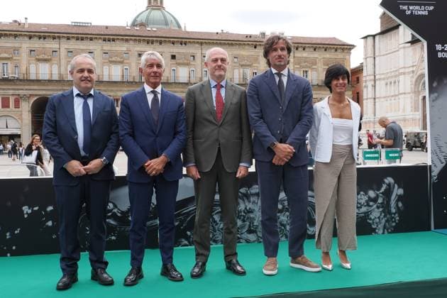 Bologna, Italia - Cronaca - 17 Settembre 2025 - sorteggio squadre per ottavi di finale coppa Davis in piazza Maggiore a Bologna - da sinistra Gian Maria Manghi coordinatore politiche sportive regione Emilia Romagna, ministro dello Andrea Abodi, Angelo Binaghi presidente FITP e Feliciano Lopez direttore del Torneo, assessore comunale alo sport Roberta Li Calzi - (Photo Michele Nucci LaPresse) News - Bologna, Italy - September 17, 2025 - Davis Cup Round of 16 draw in Piazza Maggiore, Bologna - (Photo Michele Nucci LaPresse)  Copyright: xMichelexNucci LaPressex