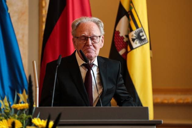 Gustav Adolf Täve Schur, the 94-year-old former cyclist, is honored for his services to sport, for his motivational commitment to promoting young talent and for his role model effect that continues to this day He won the International Peace Ride in 1955 and 1959 and the World Amateur Road Championship in 1958 and 1959, among others To this day, he is a persistent motivator for exercise, healthy eating and public spirit Minister President Dr. Reiner Haseloff CDU, Saxony-Anhalt presented the Order of Merit of the State of Saxony-Anhalt to one citizen and six citizens in the Magdeburg State Chancellery on Wednesday, 17 September 2025