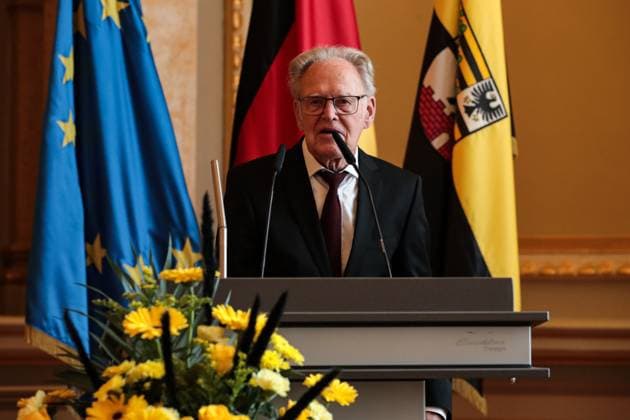 Gustav Adolf Täve Schur, the 94-year-old former cyclist, is honored for his services to sport, for his motivational commitment to promoting young talent and for his role model effect that continues to this day He won the International Peace Ride in 1955 and 1959 and the World Amateur Road Championship in 1958 and 1959, among others To this day, he is a persistent motivator for exercise, healthy eating and public spirit Minister President Dr. Reiner Haseloff CDU, Saxony-Anhalt presented the Order of Merit of the State of Saxony-Anhalt to one citizen and six citizens in the Magdeburg State Chancellery on Wednesday, 17 September 2025