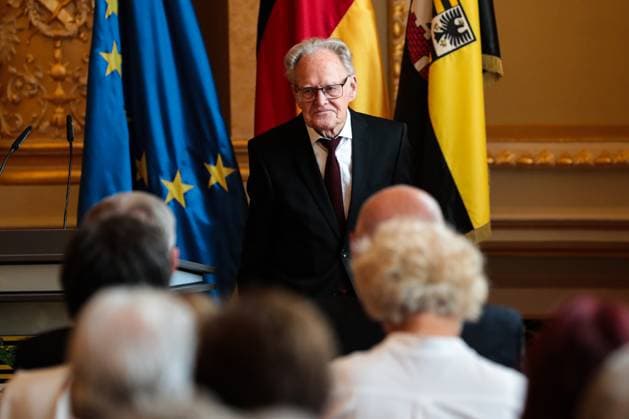 Gustav Adolf Täve Schur, the 94-year-old former cyclist, is honored for his services to sport, for his motivational commitment to promoting young talent and for his role model effect that continues to this day He won the International Peace Ride in 1955 and 1959 and the World Amateur Road Championship in 1958 and 1959, among others To this day, he is a persistent motivator for exercise, healthy eating and public spirit Minister President Dr. Reiner Haseloff CDU, Saxony-Anhalt presented the Order of Merit of the State of Saxony-Anhalt to one citizen and six citizens in the Magdeburg State Chancellery on Wednesday, 17 September 2025