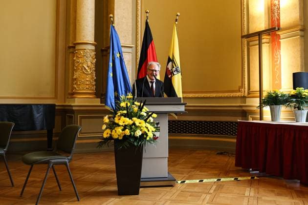 Gustav Adolf Täve Schur, the 94-year-old former cyclist, is honored for his services to sport, for his motivational commitment to promoting young talent and for his role model effect that continues to this day He won the International Peace Ride in 1955 and 1959 and the World Amateur Road Championship in 1958 and 1959, among others To this day, he is a persistent motivator for exercise, healthy eating and public spirit Minister President Dr. Reiner Haseloff CDU, Saxony-Anhalt presented the Order of Merit of the State of Saxony-Anhalt to one citizen and six citizens in the Magdeburg State Chancellery on Wednesday, 17 September 2025