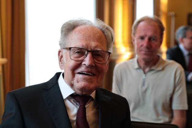 Gustav Adolf Täve Schur, the 94-year-old former cyclist, is honored for his services to sport, for his motivational commitment to promoting young talent and for his role model effect that continues to this day He won the International Peace Ride in 1955 and 1959 and the World Amateur Road Championship in 1958 and 1959, among others To this day, he is a persistent motivator for exercise, healthy eating and public spirit Minister President Dr. Reiner Haseloff CDU, Saxony-Anhalt presented the Order of Merit of the State of Saxony-Anhalt to one citizen and six citizens in the Magdeburg State Chancellery on Wednesday, 17 September 2025