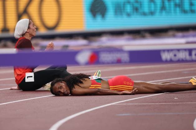 Day 5 - World Athletics Championships Tokyo 2025 Lomi Muleta (ETH) is on the floor after the Women s 3000m Steeplechase Final during the World Athletics Championships 2025 at the National Stadium in Tokyo, Japan, on September 17, 2025. Tokyo Tokyo United Kingdom  Copyright: xMIxNewsx originalFilename:fletcher-worldath250917_npzLK.jpg