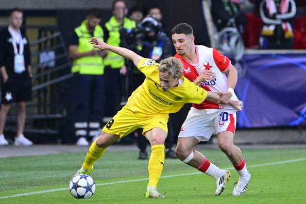 From left Sondre Auklend of Bodo Glimt and Christos Zafeiris of Slavia in action during the Football Champions League 1st round match Slavia Praha vs Bodo Glimt in Prague, Czech Republic, September 17, 2025. (CTKxPhoto VitxSimanek) CTKPhotoP2025091707651  CTKPhotoP2025091707651
