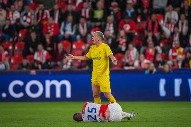 Champions League Slavia Prague Bodo Glimt Prague, Czech Republic 20250917 Bodo Glimts Jostein Gundersen and Slavia Prahas Tomas Chory during the Champions League match between Slavia Praha and Bodo Glimt at Fortuna Arena in Prague Photo Terje Pedersen NTB Praha Czech Republic EDITORIAL USE ONLY RESTRICTED USE FOR BETTING COMPANIES  Copyright: xTerjexPedersenx xNTBx